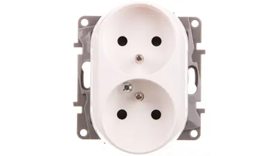 Image de 2X2P+Z 16A prise pour cadre multiple, bornes à vis, blanc, avec shutter NILOE