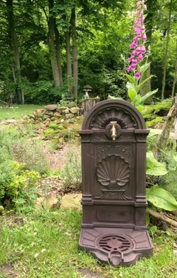 Produktbild von Standbrunnen als Garten-Brunnen, Landhaus Zapfsäule, Wasserzapfstelle mit Hahn