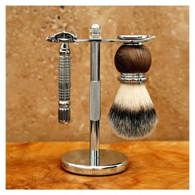 Produktbild von Störtebekker® Premium Rasierständer Set - mit Rasierhobel, Rasierpinsel, Rasierschale und Rasierseife Sandelholz - hochwertiges Rasierset/Bartpflege Set - 8 Düfte - Geschenkidee Herren Rasierset