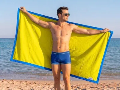 Produktbild von Famanu Mikrofaser Strandhandtuch 90 x 180 cm - leicht, schnell trocknend, sandabweisend