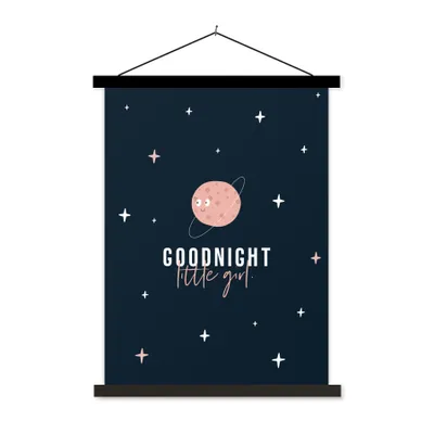 Produktbild von MuchoWow® Textilposter Zitate - Kinder - Gute Nacht kleines Mädchen - Sprichwörter - Kinder - Baby - Mädchen 90x120 cm mit schwarzem Rahmen - Dekoration