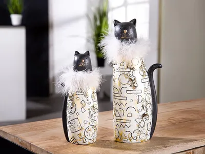 Produktbild von Gilde Katze "Grazia" schwarz/goldfarben, mit weißer Boa H: 21 cm B: 8 cm T: 5.50cm 37597