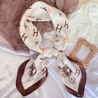 Immagine prodotto di Foulard DI-33791 Tipo5 - Eleganza Classica KP33791