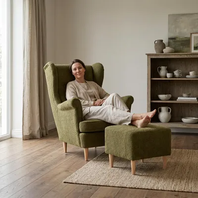 Produktbild von Ohrensessel RAMONA – Premium Chenille-Stoff, Chenille-Stoff in Grün, Family Meble, KI-generiertes Bild