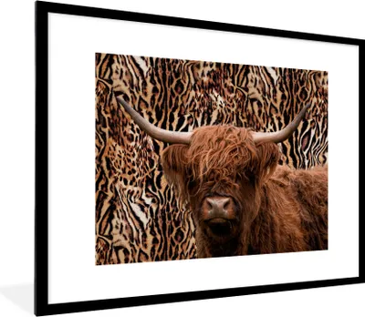 Produktbild von MuchoWow® Gerahmtes Poster Schottischer Highlander - Pantherdruck - Tiere 80x60 cm - Poster mit Schwarzem Bilderrahmen Wandposter Rahmen Foto Bilder - Schlafzimmer-Dekorationen - Fotoposter