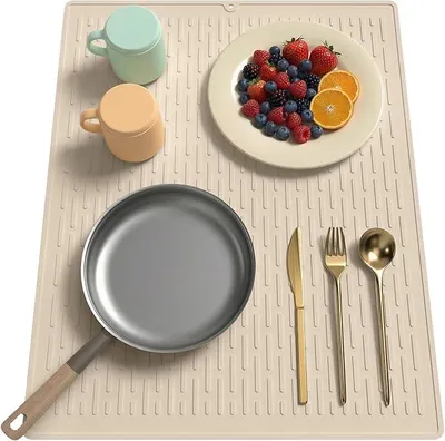 Produktbild von PolkaHome® Silikon Trockenmatte Beige 40 x 50 cm – Große Abtropfmatte mit Ablaufrillen für Geschirr, Besteck und Kochgeschirr