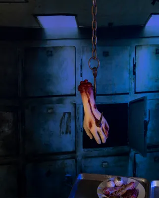 Produktbild von Abgetrennte Zombie Hand am Haken als Gruseldeko für Halloween