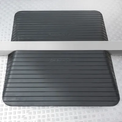 Produktbild von Gummirampe für Türschwellen, 7,5 cm Höhe, 90 cm Breite, 42 cm Tiefe, rutschfest, zuschneidbar, 2er-Set