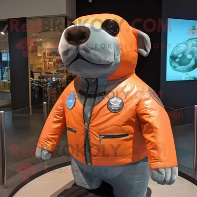 Imagen del producto de Personaje REDBROKOLY de disfraz de mascota de Peach Stellar S Sea Cow vestido con una chaqueta de motociclista y pañuelos de bolsillo