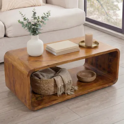 Produktbild von riess-ambiente Couchtisch CUBUS 100cm braun honey finish massives Mangoholz mit offenem Fach abgerundet