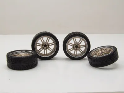 Produktbild von GMP 19006 Reifen und Felgen 7-Spoke Custom (4 Reifen mit Felgen) für 1:18 Modelle GMP1:18