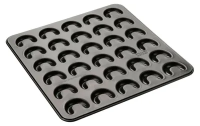 Produktbild von Zenker 30er-Vanillekipferl Backblech klein Sparkling Christmas, Ofenform mit Teflon Antihaftbeschichtung für kinderleichtes Backen, hochwertige Form für selbstgemachte Kipferl (Farbe: Schwarz)