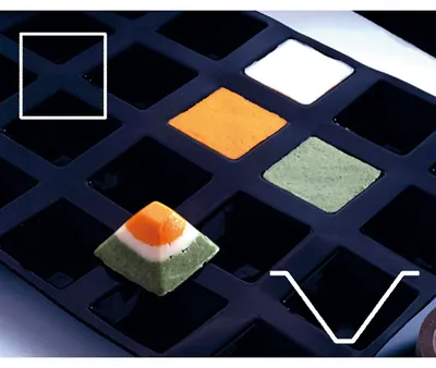 Produktbild von Pyramidenform, Backmatte, aus schwarzem Silikon, verschiedene Größen wählbar : 71 x 71 mm Variante: 71 x 71 mm