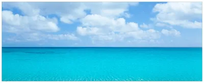 Produktbild von Wallario Premium Glasbild, freischwebende Optik, kräftige Farben, Größe 125 x 50 cm Motiv Sandstrand und blaues Meer