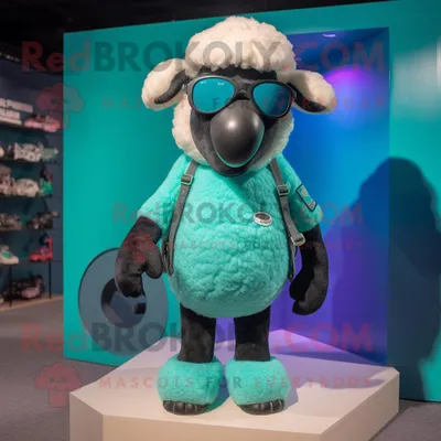Produktbild von Blaugrüner REDBROKOLY Suffolk-Schaf Maskottchen Kostüm charakter bekleidet mit Shorts und Sonnenbrille