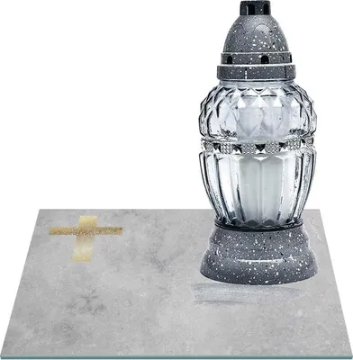 Zdjęcie produktu dla SZKLANA PODSTAWKA POD ZNICZE Z DEDYKACJĄ 25x25cm 570e Krzyż na tle betonu