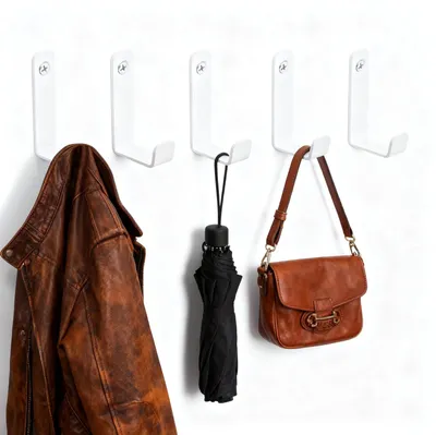 Produktbild von Wandhaken für Mäntel, weiß, inklusive Befestigungsschrauben, 5 Stück; Haken, Kleiderhaken, Handtuchhaken zum Bohren, Wandhaken zum Anschrauben; moderne Garderobenhaken für Mäntel, Jacken, Schals und Handtücher