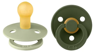 Produktbild von BIBS Colour Schnuller 2er-Pack, BPA-frei, Kirschform Nippel. Naturkautschuk / Latex, Hergestellt in Dänemark. Größe 3 (18+ Monate), Sage / Hunter Green