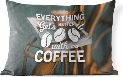 Produktbild von MuchoWow® Outdoor Kissen - Zitate - Sprichwörter - Mit Kaffee wird alles besser - Kaffee - 60x40 cm - Wetterfest - Lounge Kissen - Zierkissen - Kissen für Innenräume