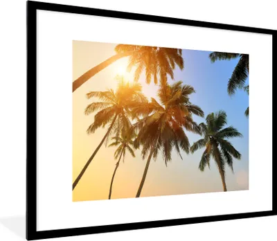 Produktbild von MuchoWow® Gerahmtes Poster Palme - Sonne - Sommer - Tropisch 80x60 cm - Poster mit Schwarzem Bilderrahmen Wandposter Rahmen Foto Bilder - Schlafzimmer-Dekorationen - Fotoposter