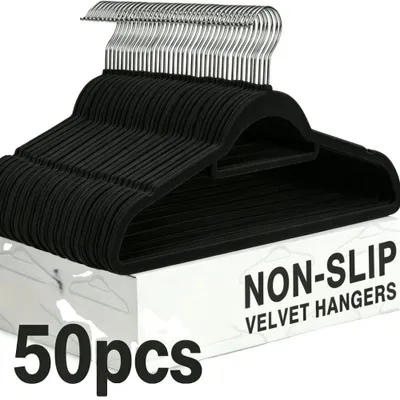 Immagine prodotto di Grucce in velluto, design antiscivolo, gancio girevole a 360°, colore nero, confezione da 50 pezzi