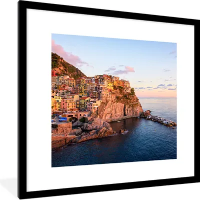 Produktbild von MuchoWow® Gerahmtes Poster Eine orangefarbene Cinque Terre bei tiefstehender Sonne in Italien 40x40 cm - Poster mit Schwarzem Bilderrahmen Wandposter Rahmen Foto Bilder - Poster - Plakat im Rahmen