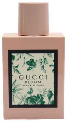 Rosa Gucci Bloom Acqua di Fiori Flakon mit grünem Blumen- und Schmetterlingsmotiv auf dem Etikett, rechteckig mit zylindrischem Verschluss.
