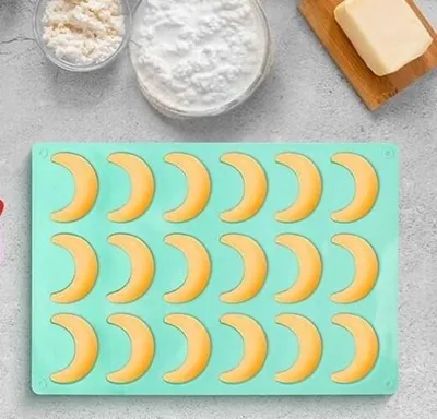Produktbild von Silikon Backform für Vanillekipferl Kipferlform Plätzchenform Gebäckform mit 18 Halbmond-Mulden, 28 x 19 x 1 cm für 18 Kipferl