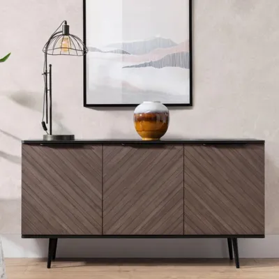 Productafbeelding van RAVIO dressoir Pinelli K3D. Dressoir met drie deuren en metalen poten. Serveerbuffet met metalen handgrepen en houtdecor op de voorzijde. Captain's deck