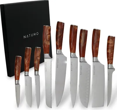 Produktbild von NATUMO Küchenmesser Set 9-teilig. HRC 56+ scharfes Messerset Profi in Damast-Optik aus Allzweckmesser, Fleischmesser, Gemüsemesser, Santoku Messer, Chefmesser (Orange)