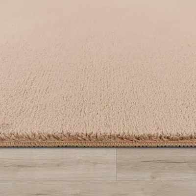 Zdjęcie produktu dla Dywan do salonu, z krótkim włosiem, jednokolorowy, w nowoczesnym stylu, miękki, w kolorze beżowym, wymiary 80 x 150 cm