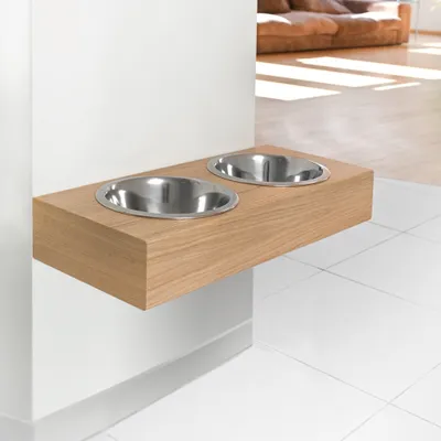 Produktbild von Valiai Futterständer Holz Eiche Größe L, erhöht für große Hunde, mit 2 spülmaschinenfesten Näpfen, Maße 56x24x9.5 cm, 1500 ml Napfvolumen, nordisch-minimalistisch, für gesunde Fütterung