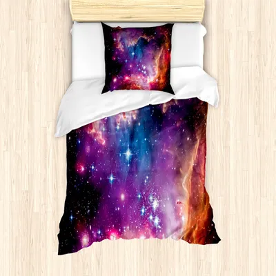 Produktbild von ABAKUHAUS Galaxis Mantele, Magellansche Wolke Stern, Milbensicher Allergiker geeignet mit Kissenbezügen, 135 cm x 200 cm - 80 x 80 cm, Lila Blau Orange
