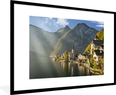 Produktbild von MuchoWow® MuchoWow® Gerahmtes Poster Die Sonne scheint auf Hallstatt in Österreich 90x60 cm - Poster mit zchwarzem Bilderrahmen - Wanddekoration - Fotos