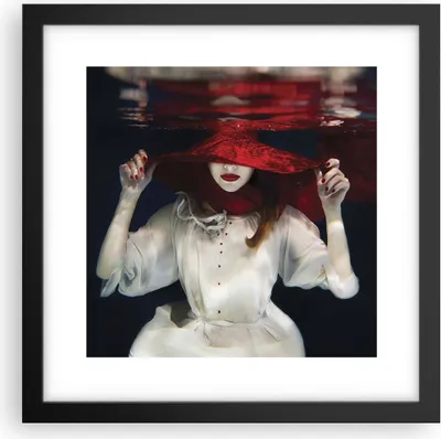 Produktbild von Gerahmtes Poster - Schwarzer Rahmen - Mädchen Rot Hut - 30x30 cm - Wand Bild - Wanddeko - Wandbilder - Kunstposter - Wandposter - Bilderrahmen - Bilder - Kunstdruck - Wandbild - P2BAC30x30-4305