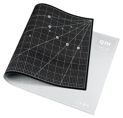 Image de Tapis de découpe - Tapis de découpe en PVC de haute précision - 120 x 60 cm - Réversible - Pour la gravure, la couture et le scrapbooking - Noir/Gris