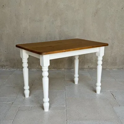 Produktbild von Massiver Kiefernesstisch mit eichenfarbener Holzplatte – gebürstet, ökologisch geölt, Esstisch aus Holz im Landhausstil 130 x 70 cm