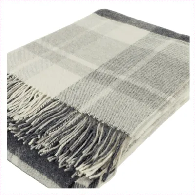 Produktbild von Fair De Luxe Woll-Kaschmir-Decke | wärmende Wohndecke/Plaid vielseitig einsetzbar | Grau/Kariert