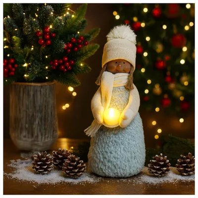 Stehende Kerstfigur Mädchen mit LED-Kerze, 34 cm