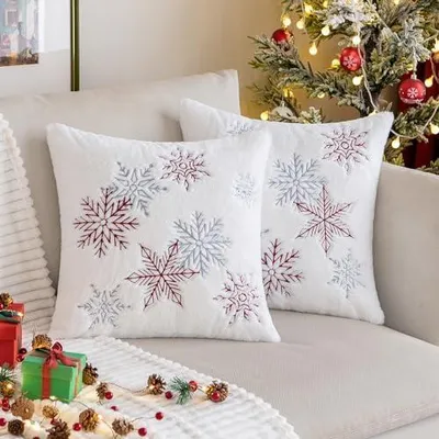 Produktbild von MIULEE 2er Set Weihnachten Weihnachtskissen Kissenbezüge Schnee Dekokissen Fellkissen Weich und Kuschelig Kissenhülle Kissenbezug Sofakissen Zierkissen Kuschelkissen für Wohnzimmer 40x40cm,Weinrot