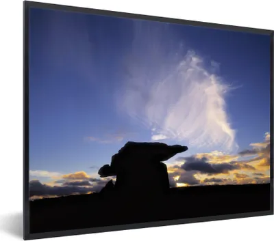 Produktbild von MuchoWow® Gerahmtes Poster Die Silhouette eines Hünenbettes 80x60 cm - Poster mit Schwarzem Bilderrahmen Wandposter Rahmen Foto Bilder - Schwarzem - Mit Gestell