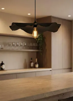 Produktbild von Opviq, Moderne Schwarz Chandelier, Kunststoffkörper, Ø58 cm, höhenverstellbar (70-75 cm), E27 Fassung, max. 40 W, IP20, ideal für stilvolle Wohnräume und Büros.