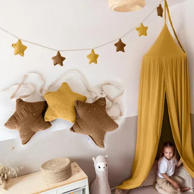 Imagen del producto de Guirnalda de estrellas amarillo mostaza y nougat con aplique dorado - De tela, 3 m