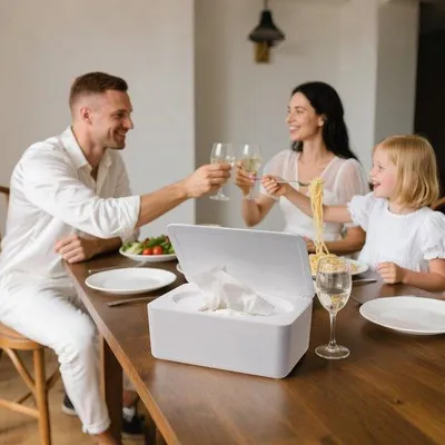 Immagine prodotto di Azomor: elegante contenitore bianco per salviettine umidificate con coperchio richiudibile