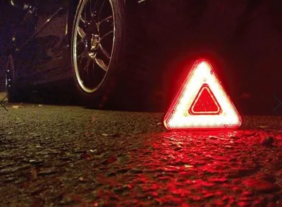 Produktbild von Leuchtendes Warndreieck mit 39 LEDs für Autos zur Signalisierung