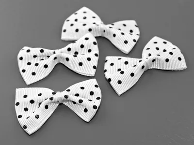 Produktbild von Vintageparts Stoffschleifen weiß mit schwarzen Punkten 4 cm, 10 Stück