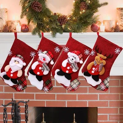 Imagen del producto de Uniqoos® Juego de 4 calcetines decorativos navideños, de lino y algodón, 23 x 16 cm, con 4 motivos (Papá Noel, muñeco de nieve, reno, oso) y lazada para colgar