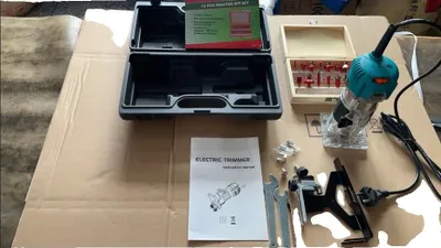 Obrázek produktu pro Elektrická frézka, příkon 800 W, rychlost motoru 31000 otáček za minutu, 12 frézovacích bitů, EU