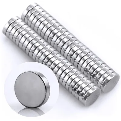 Produktbild von Mini-Rundmagnete aus Neodym N35, extra stark (50 Stück) | Kleine Größe und starke Magnete (5 x 1 mm) | Geeignet für Magnettafeln, Kühlschränke, Whiteboards und vieles mehr.
