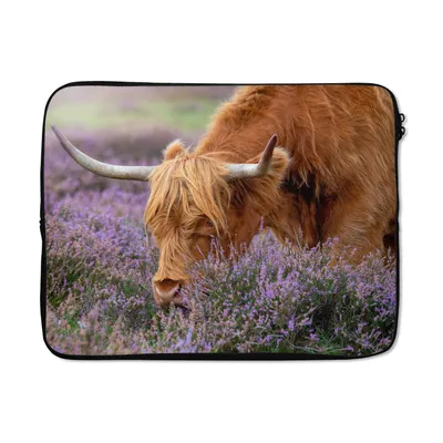 Produktbild von MuchoWow® Laptop Hülle 17 Zoll Laptoptasche Schottischer Highlander - Tiere - Heide - Zipper - Schutzabdeckung